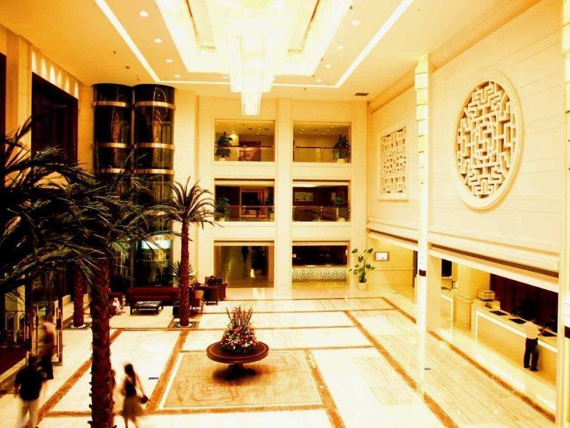 Hotel Ramada Plaza Cantón Exterior foto