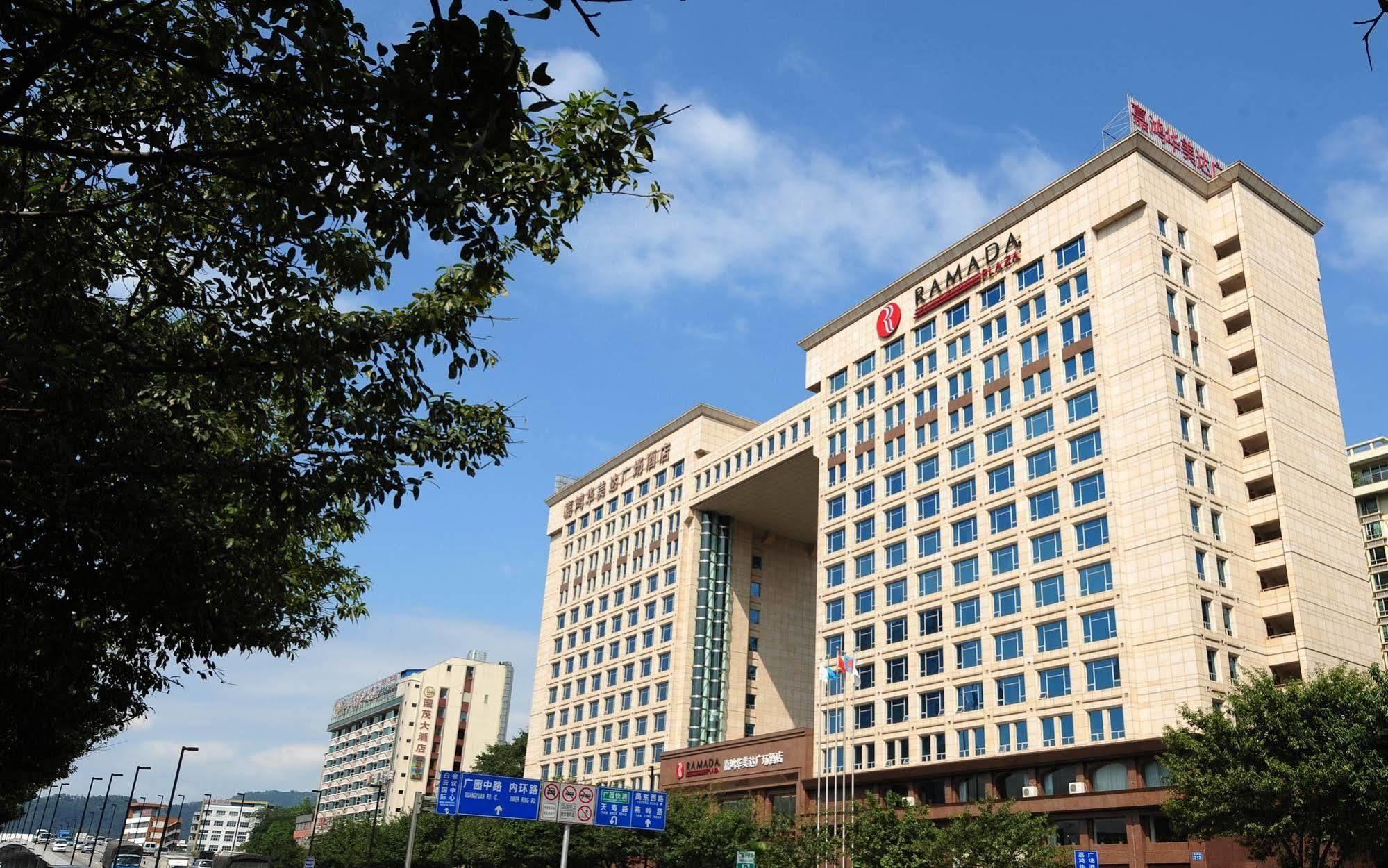 Hotel Ramada Plaza Cantón Exterior foto