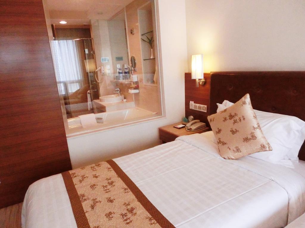 Hotel Ramada Plaza Cantón Habitación foto